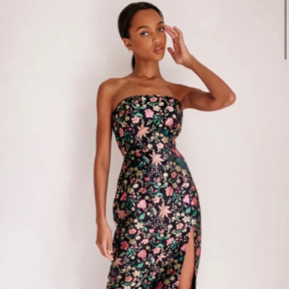 Size Medium floral jacquard wiggle dress 🌸